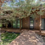 Lodge Premium outside summer