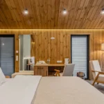 Лоджія. Вид зсередини на ліжко