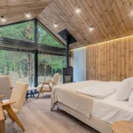 Лоджія зсередини з відкритими вікнами