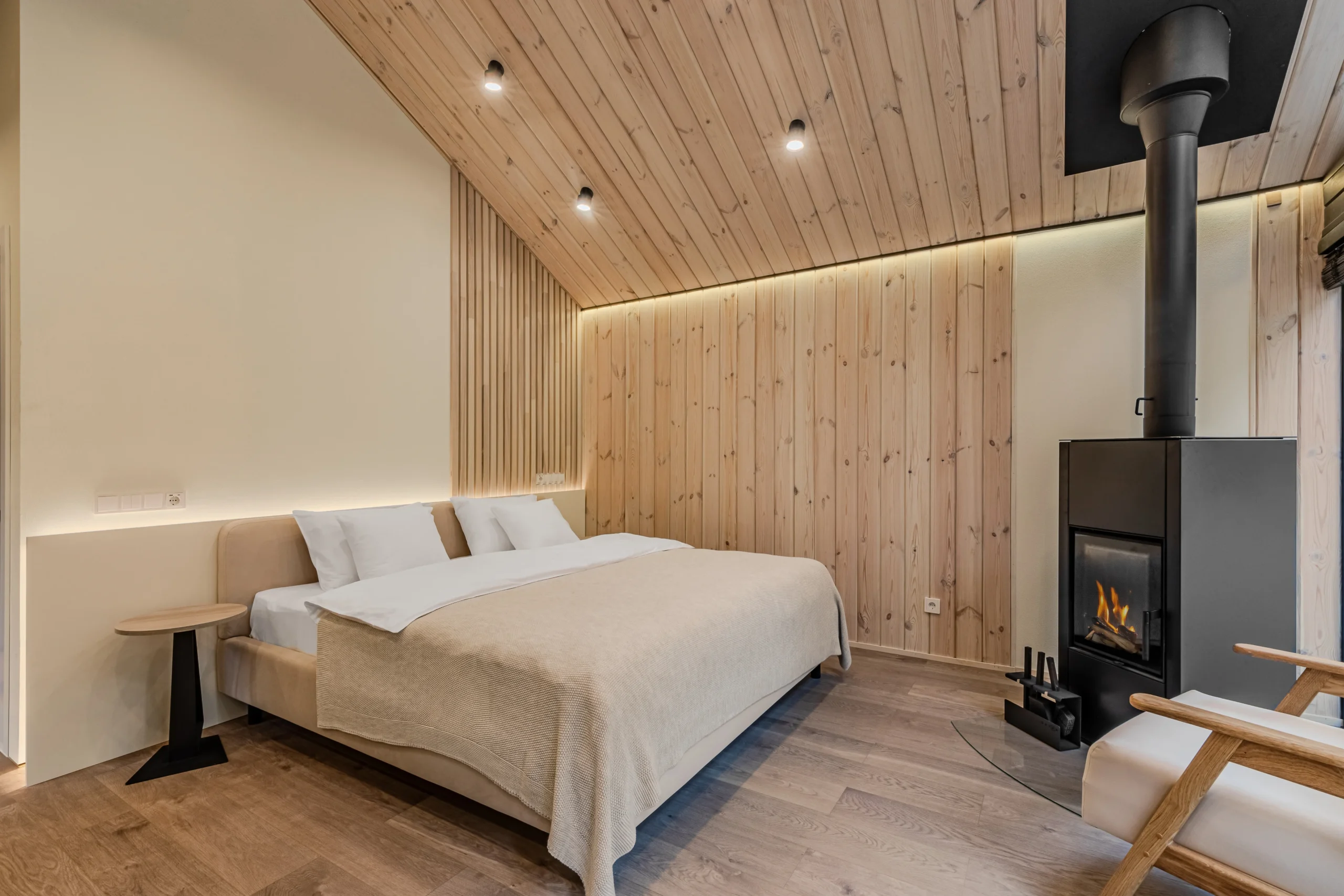 Лоджія всередині, ліжко